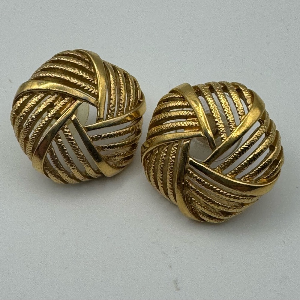 Elegant Gold-Tone Knot Basketweave Post Earrings Vintage 1980s 1990s